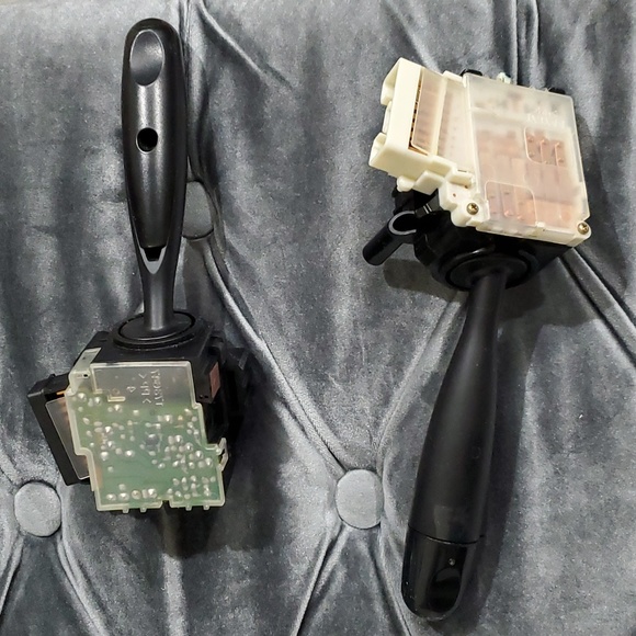 Toyota Matrix Headlight and Windshield Control Switch - Picture 2 of 4